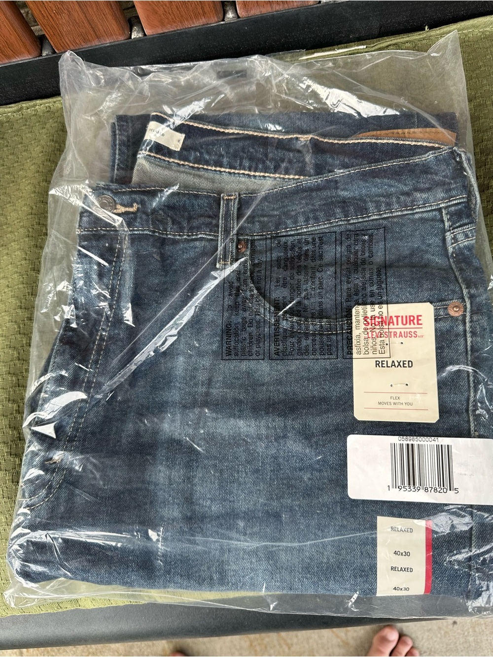 Signature by Levi Strauss Men’s Relaxed Jeans - Blue Denim